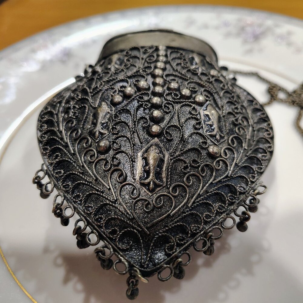 Vtg Sajai HANDCRAFTED METAL ORNATE EVENING BAG with chain - Picture 3 of 7